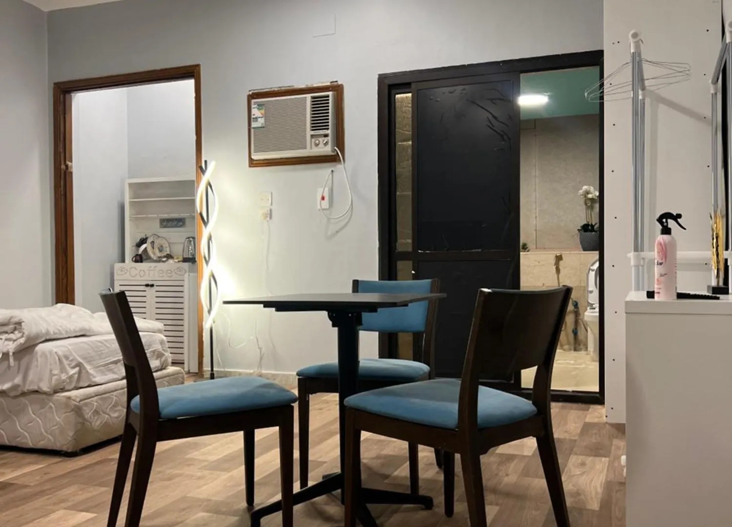 Διαμέρισμα Quad Room Near Masjid Nabawi Private Place And Make Sure To Confirm After Booking شقق خاص اتواصل بعد الحجز لتاكيد Μεδίνα Σαουδική Αραβία